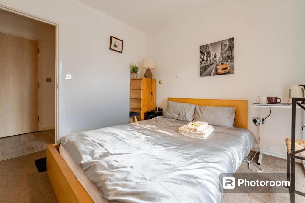 Room In Cardiff City Center - Swiftstay Dış mekan fotoğraf